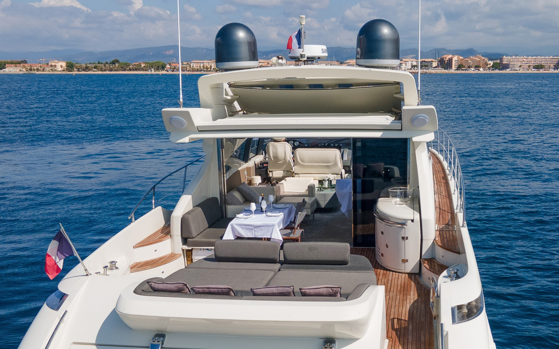 Location yachts AZIMUT 68S