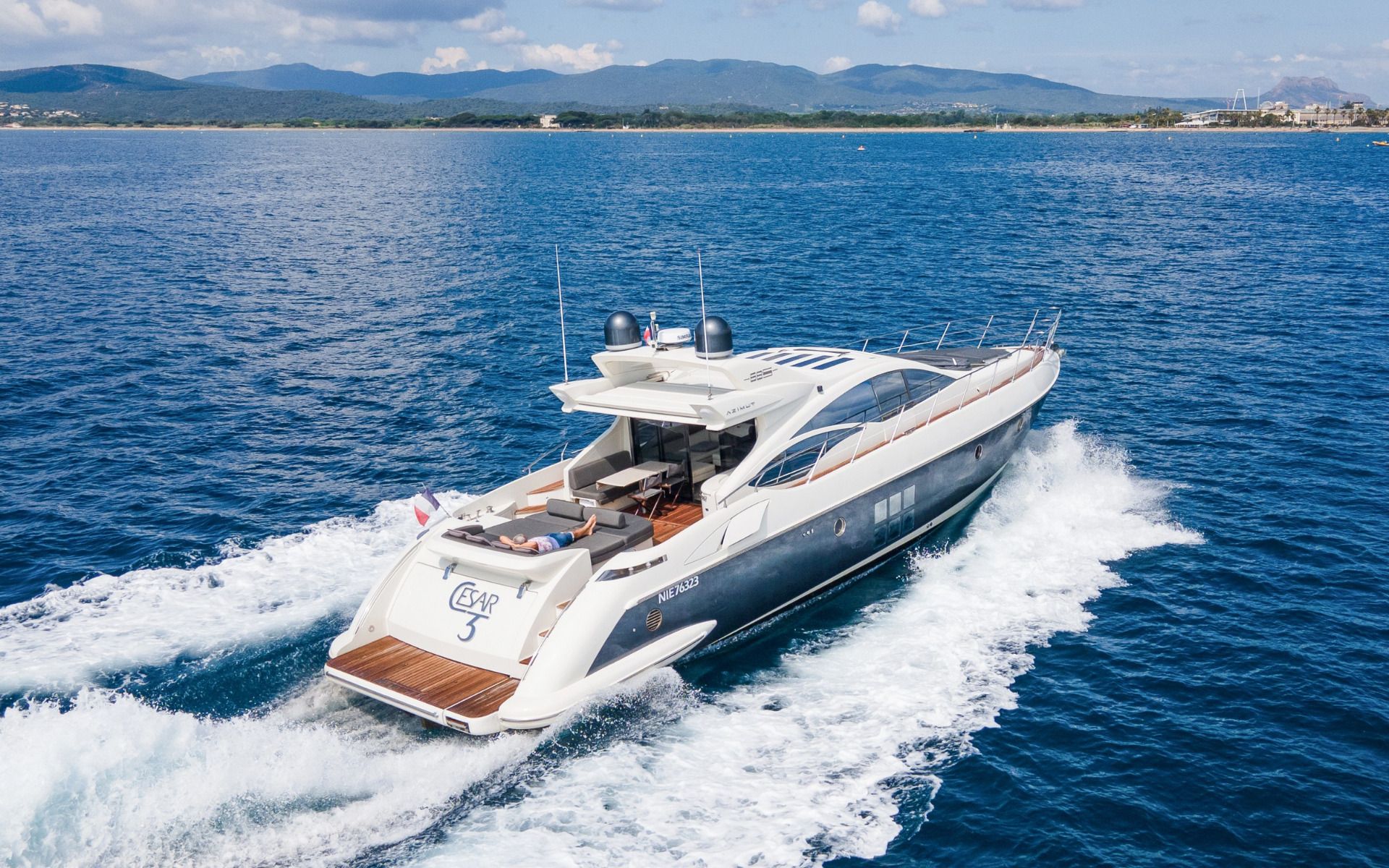 Location yachts AZIMUT 68S