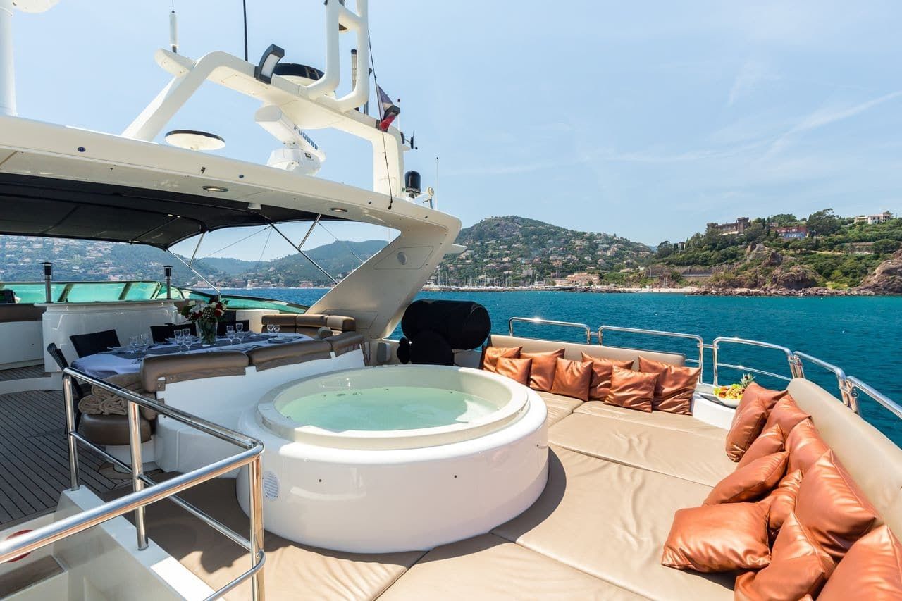 Location yachts AZIMUT 100