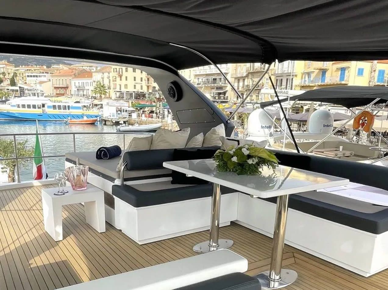 Location yachts SANLORENZO 70