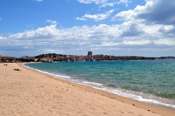 Quel bateau louer depuis la  Plage du Pacha ?