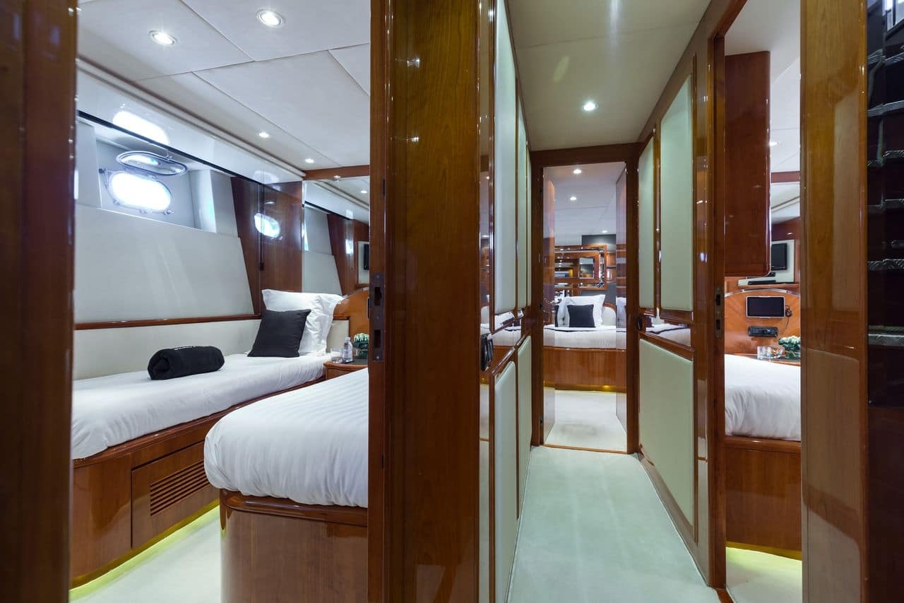 Location yachts AZIMUT 100