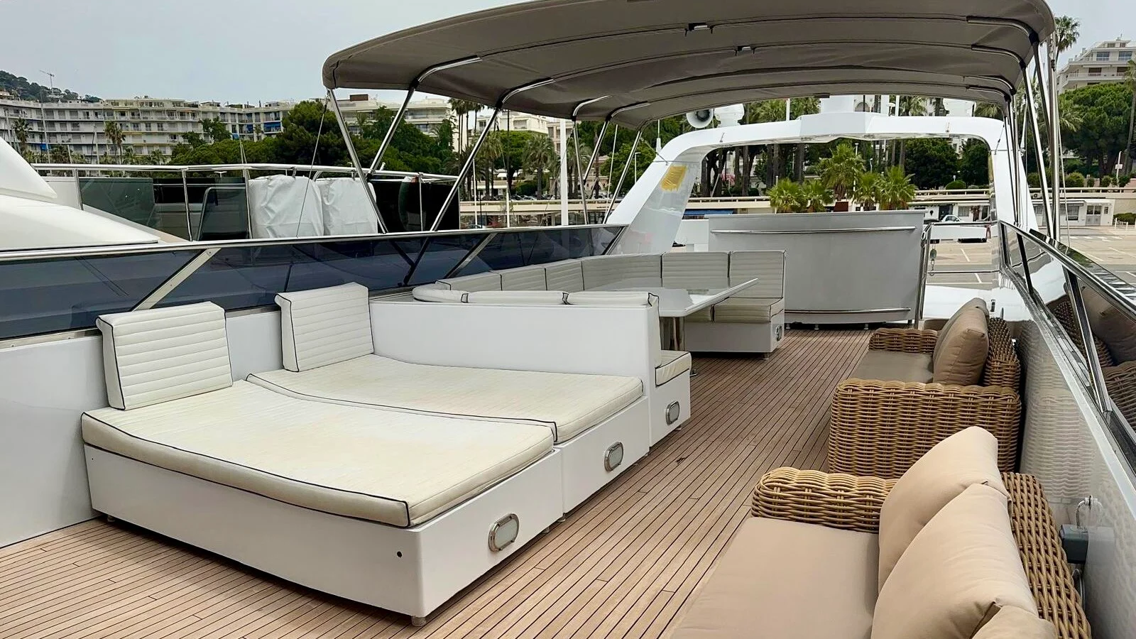 Location yachts Technomarine 103