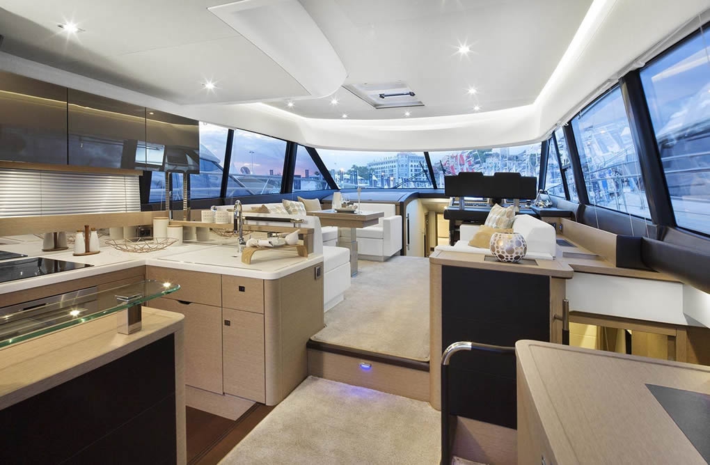 Yachts charter Jeanneau Prestige Fly 560